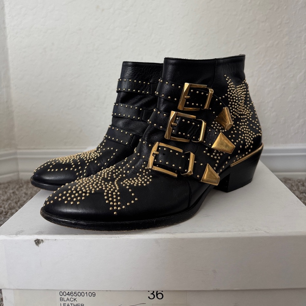 Chloe Susanna Boot in Black and Gold